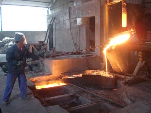 為什么鎳鐵合金爐爐襯耐火材料要選擇鎂鉻材質的？
